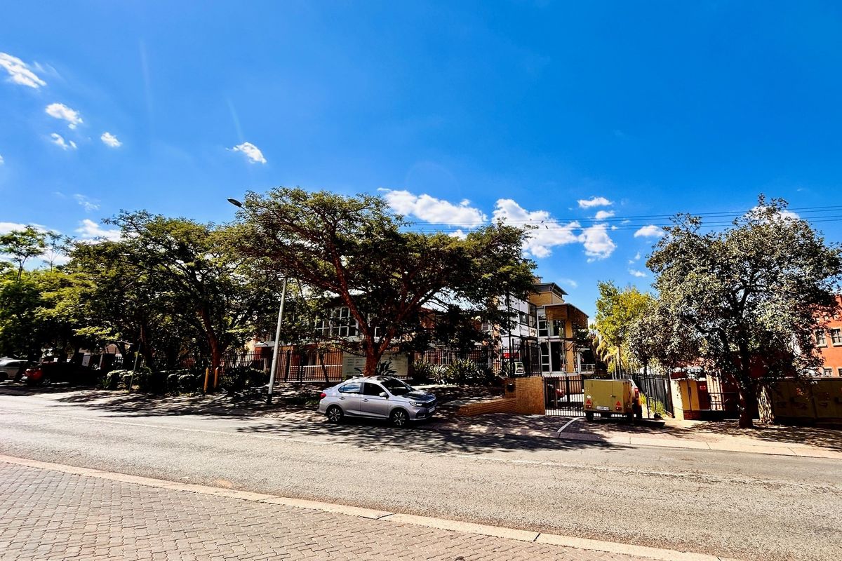 Commercial office building in Menlyn - Photo 2