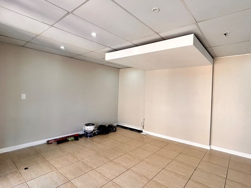 Commercial office building in Menlyn - Photo 10