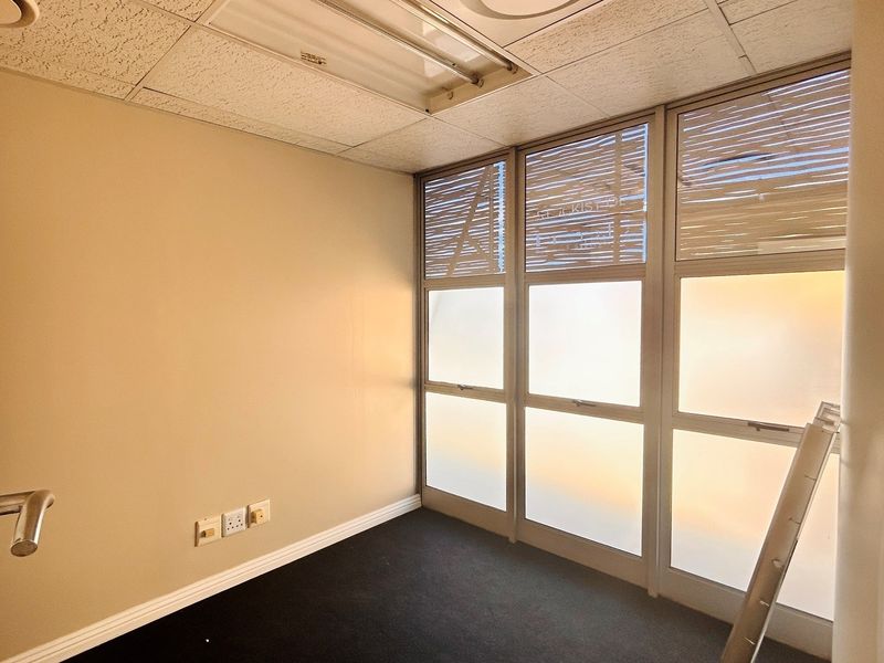 Commercial office building in Menlyn - Photo 8