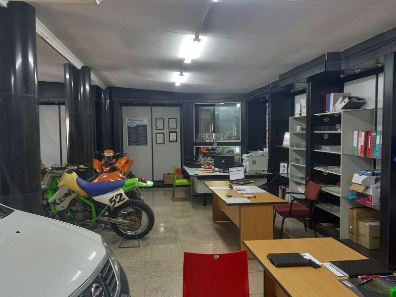 "Prime commercial and Retail Property with occupied tenants" - Photo 6