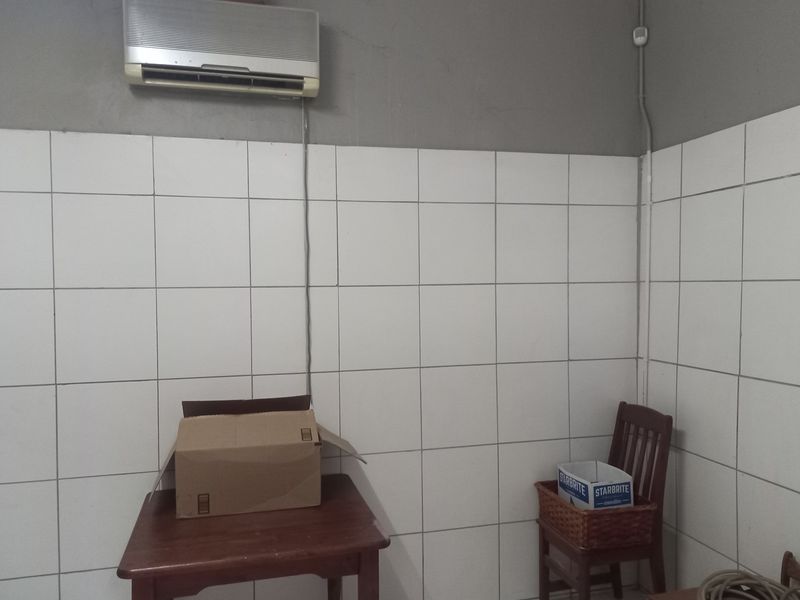 "Prime commercial and Retail Property with occupied tenants" - Photo 9