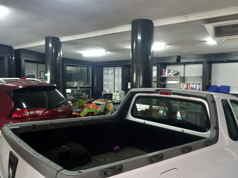 "Prime commercial and Retail Property with occupied tenants" - Photo 4