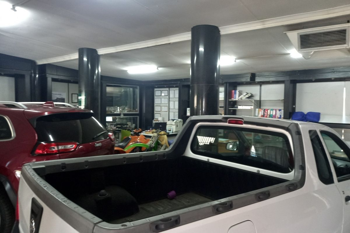 "Prime commercial and Retail Property with occupied tenants" - Photo 4