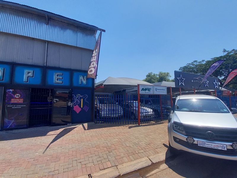 "Prime commercial and Retail Property with occupied tenants" - Photo 2