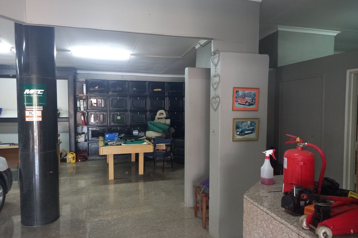 "Prime commercial and Retail Property with occupied tenants" - Photo 5