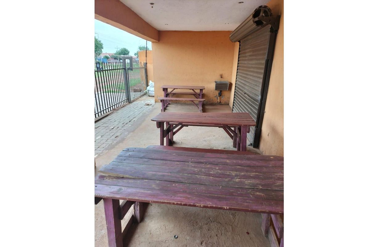 Liquor/Tavern For Sale In Orange Farm Ext 6 - Photo 4