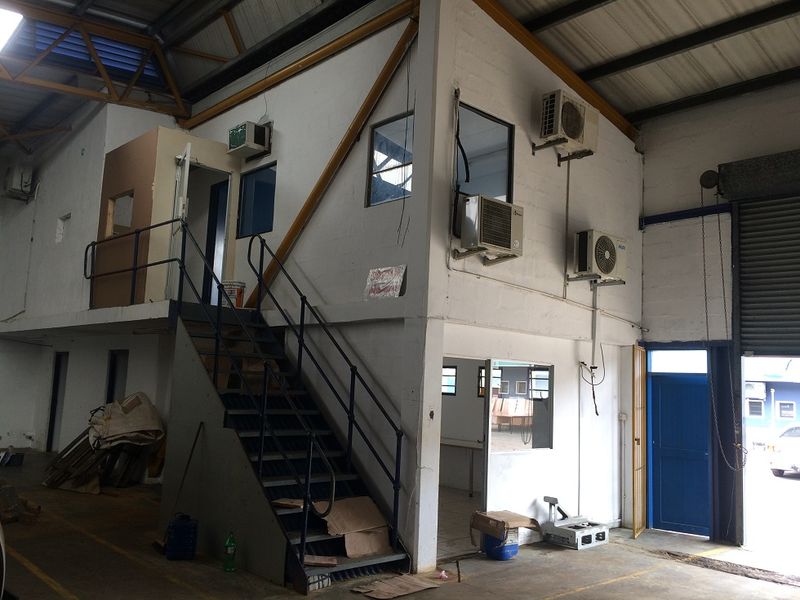 Warehouses of varying sizes to let on Durbans Northern corridor. - Photo 9