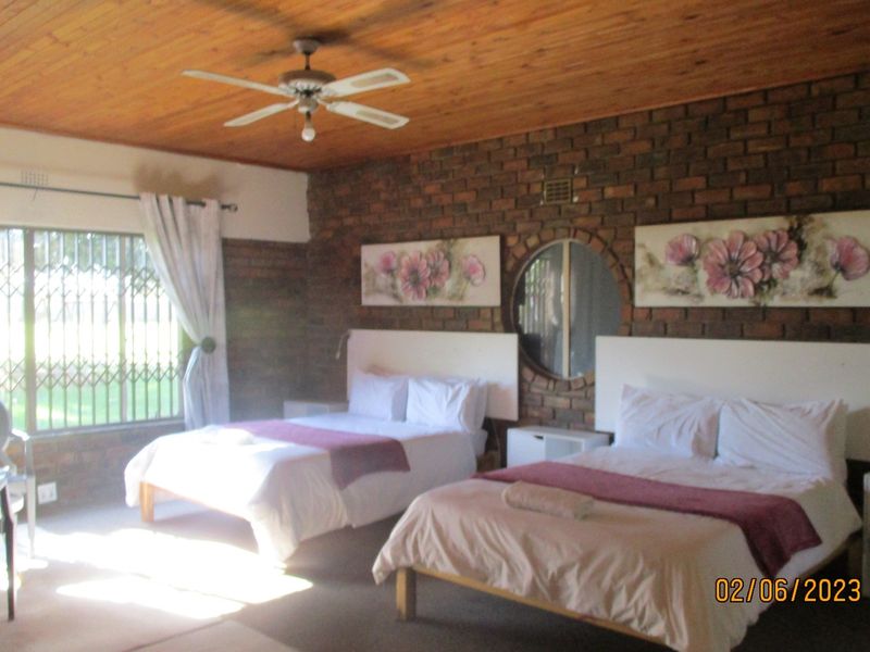 GUEST HOUSE FOR SALE IN THE HEART OF CRYSTAL PARK - Photo 3