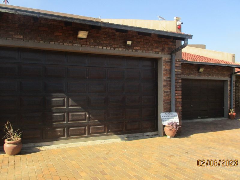 GUEST HOUSE FOR SALE IN THE HEART OF CRYSTAL PARK - Photo 5