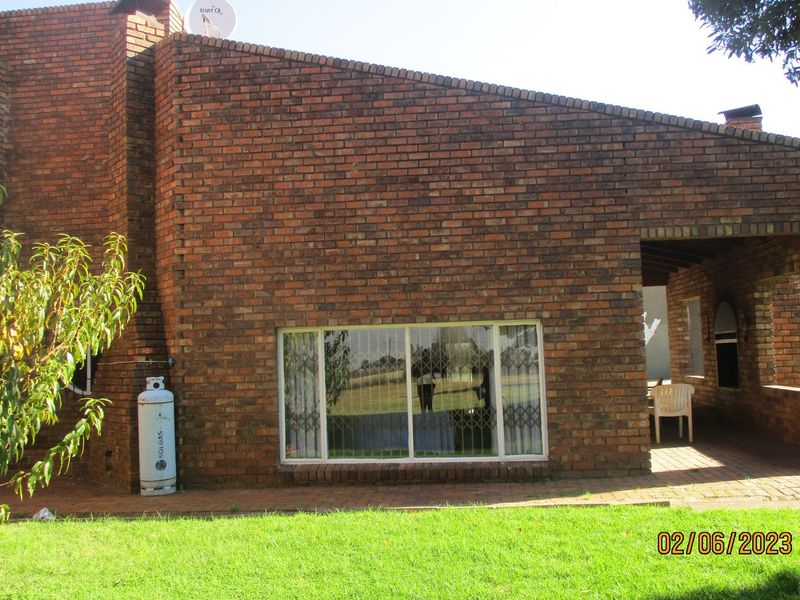 GUEST HOUSE FOR SALE IN THE HEART OF CRYSTAL PARK - Photo 7