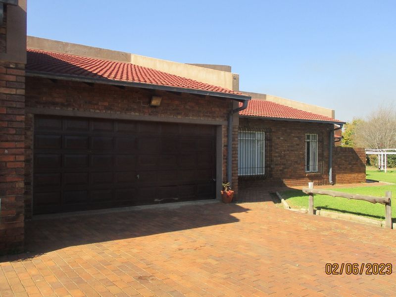 GUEST HOUSE FOR SALE IN THE HEART OF CRYSTAL PARK - Photo 8