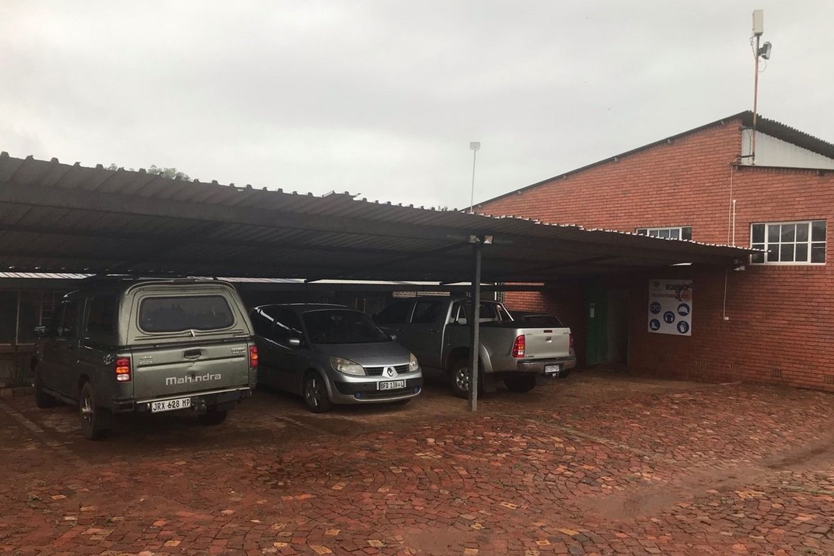 13.6 Ha Farm with 5 Houses, Offices and Warehouse - Photo 4