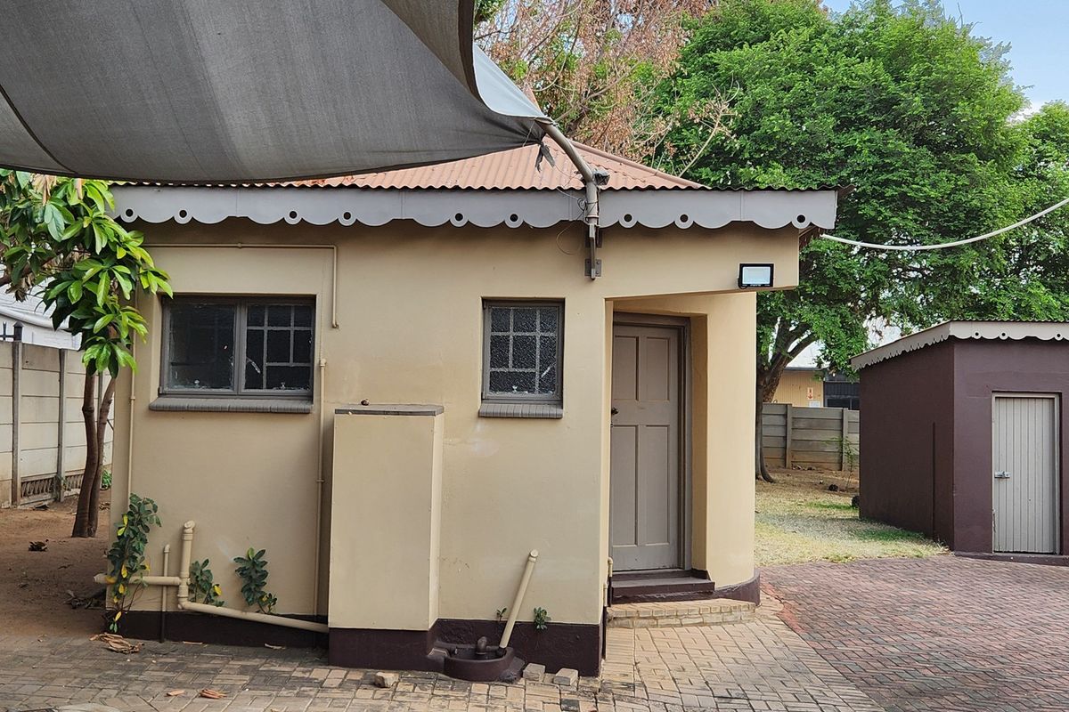 Fore Sale: Historic House with Business Rights - Photo 5