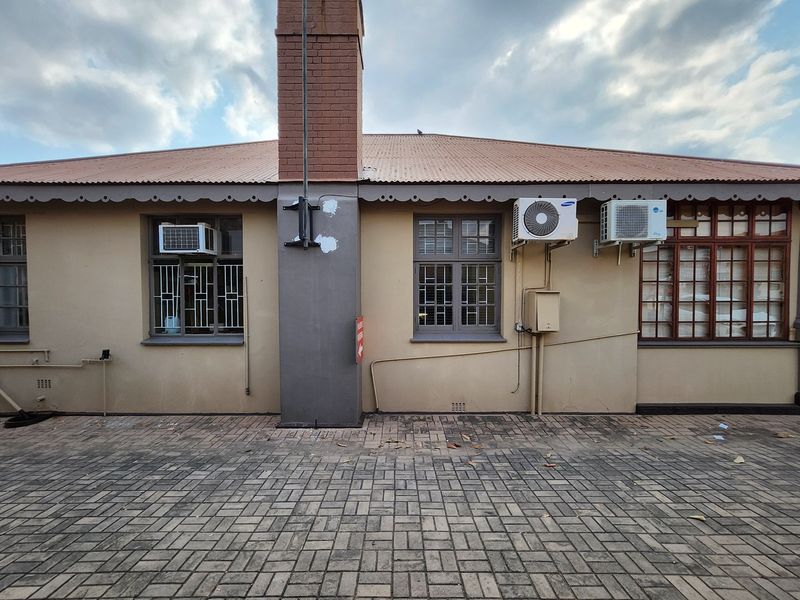 Fore Sale: Historic House with Business Rights - Photo 3