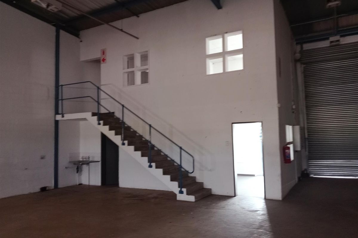 Warehouses of varying sizes to let on Durbans Northern corridor. - Photo 4
