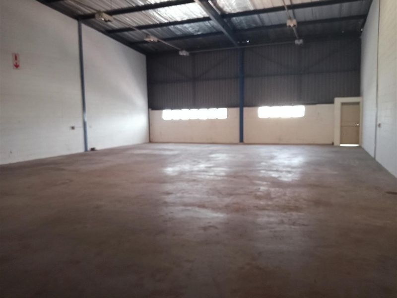 Warehouses of varying sizes to let on Durbans Northern corridor. - Photo 5