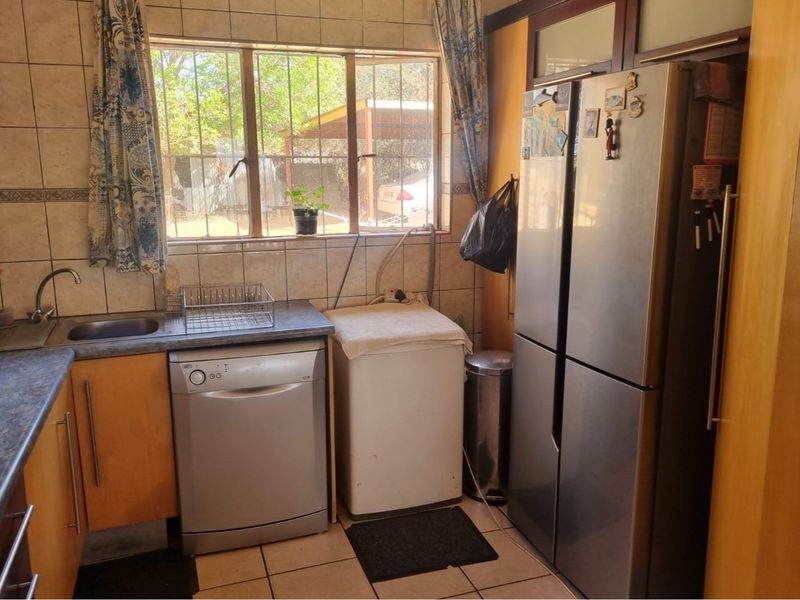 "Charming Mpumalanga Property: Invest & Thrive" - Photo 7