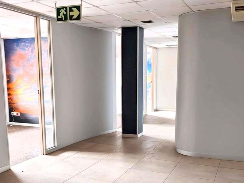 Prime 1,737 sqm Retail and Office Space Available - Photo 8