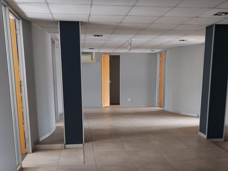 Prime 1,737 sqm Retail and Office Space Available - Photo 10