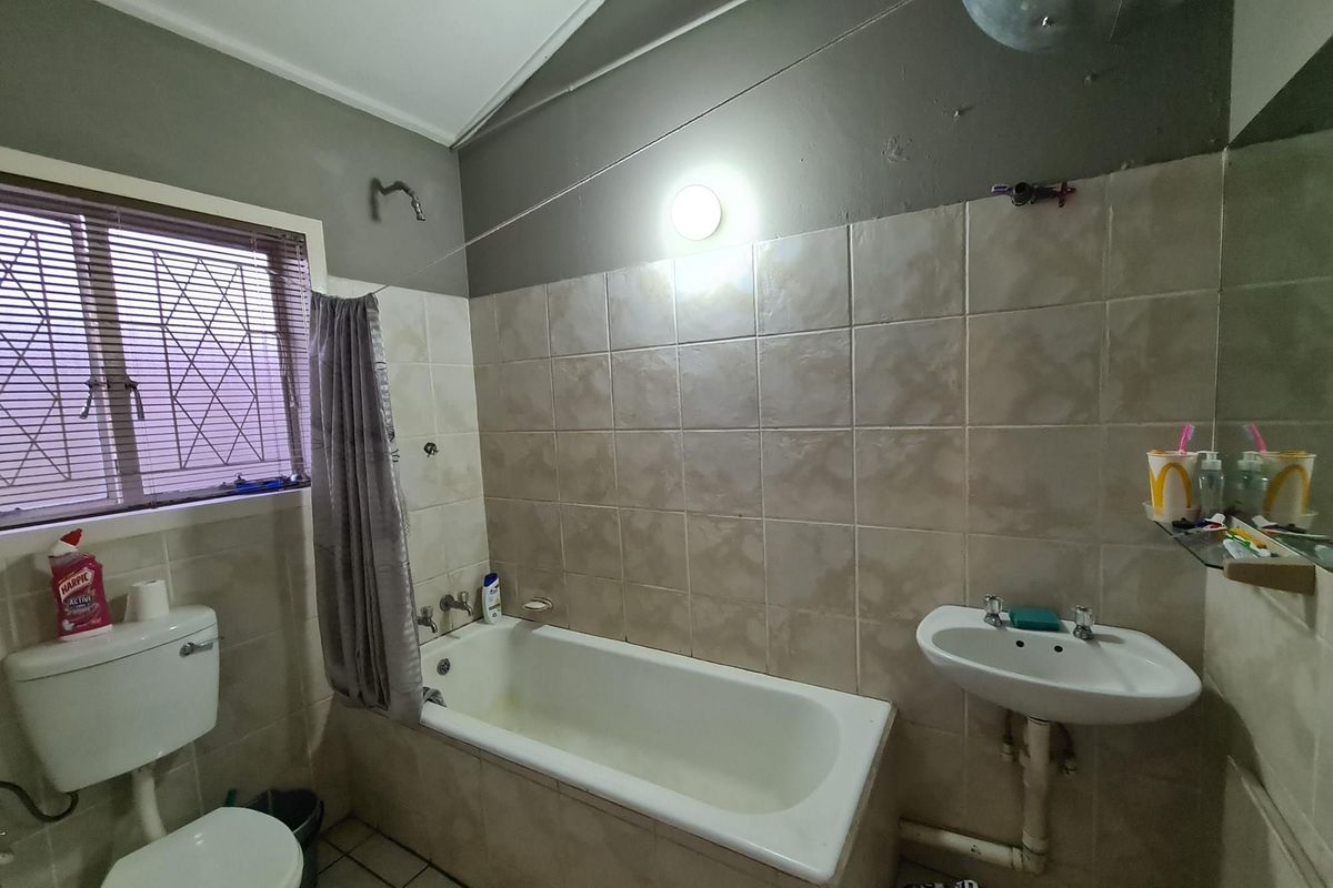 Versatile Commercial Office Space and Apartment in Cedrella Building - Photo 5