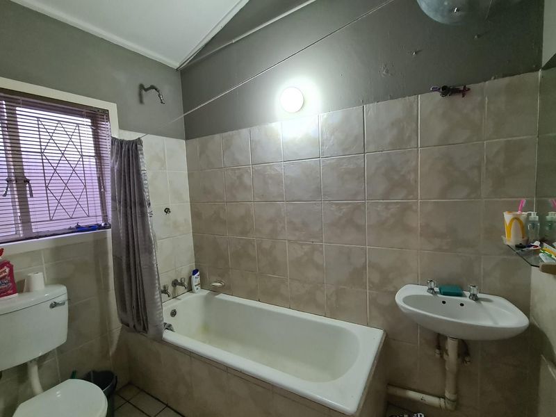 Versatile Commercial Office Space and Apartment in Cedrella Building - Photo 5