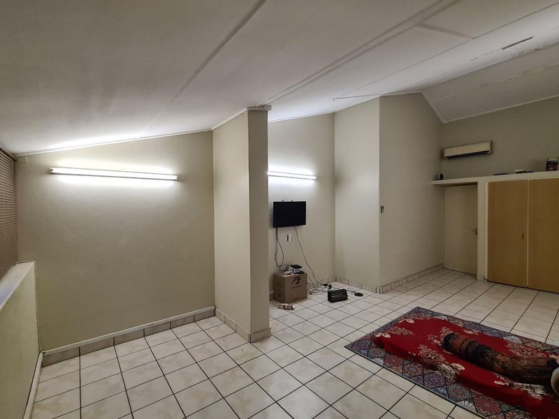 Versatile Commercial Office Space and Apartment in Cedrella Building - Photo 3