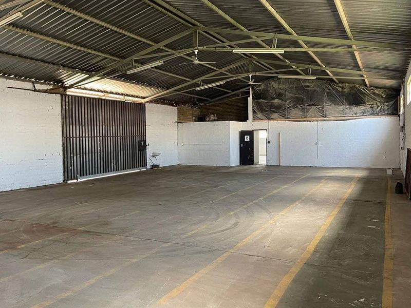 VANDERBIJLPARK * COMMERCIAL PROPERTY CW 6 * R14 500 000.00 * 2.688HA * SUPERMARKET * LIQUOR SHOP - Photo 2
