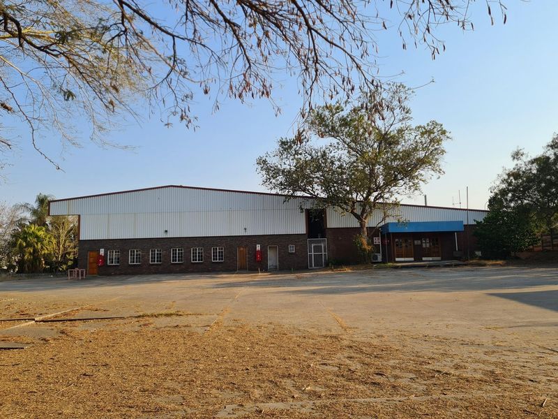 Warehouse Zoned Industrial: Ideal for Manufacturing and Commercial Uses in Nelspruit - Photo 2