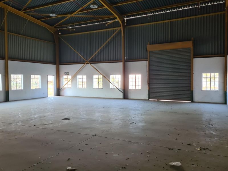 Warehouse Zoned Industrial: Ideal for Manufacturing and Commercial Uses in Nelspruit - Photo 8