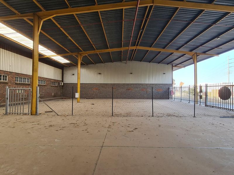Warehouse Zoned Industrial: Ideal for Manufacturing and Commercial Uses in Nelspruit - Photo 6