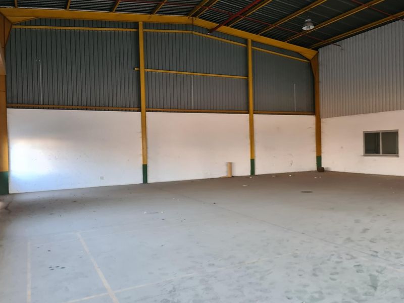 Warehouse Zoned Industrial: Ideal for Manufacturing and Commercial Uses in Nelspruit - Photo 10