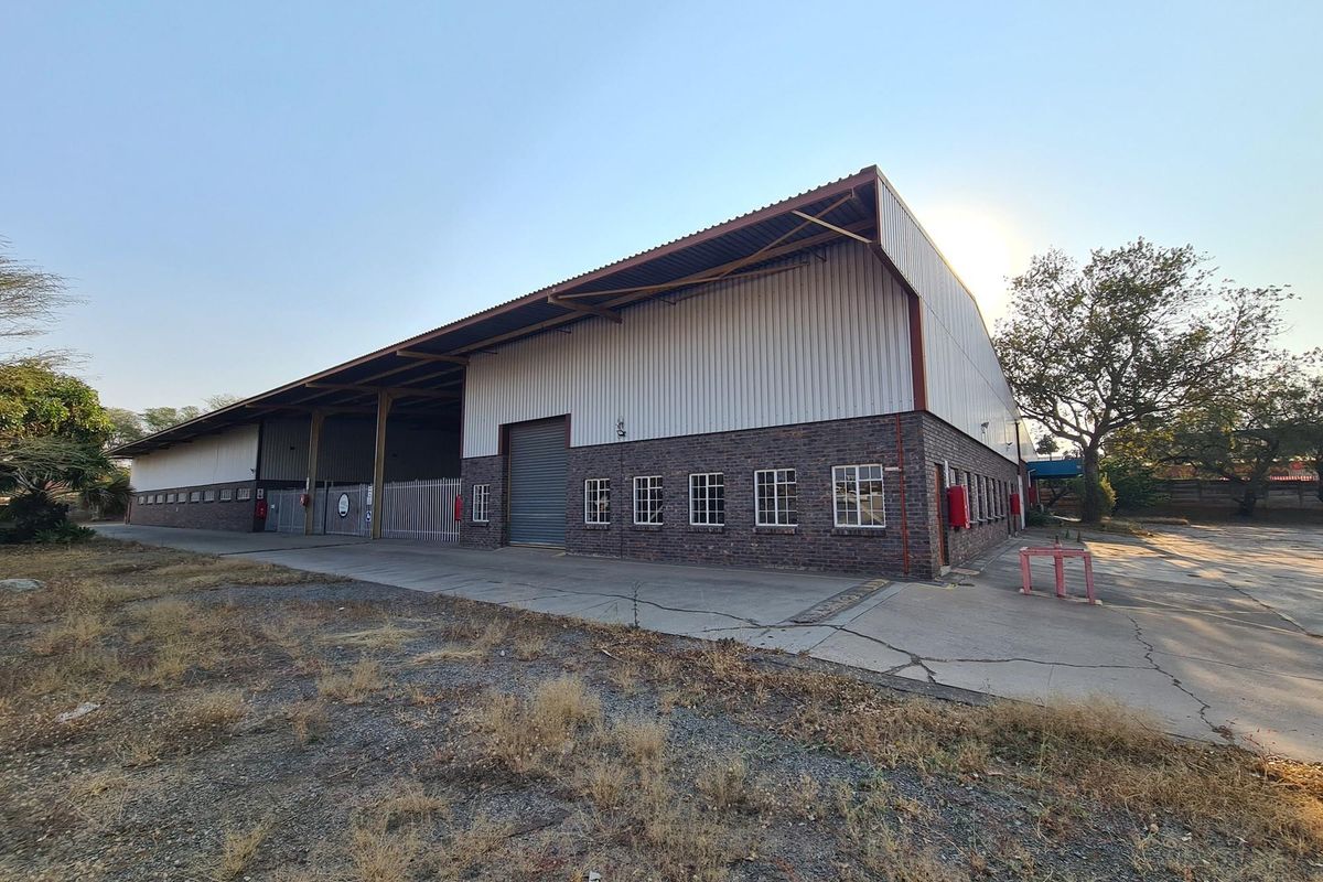 Warehouse Zoned Industrial: Ideal for Manufacturing and Commercial Uses in Nelspruit - Photo 4