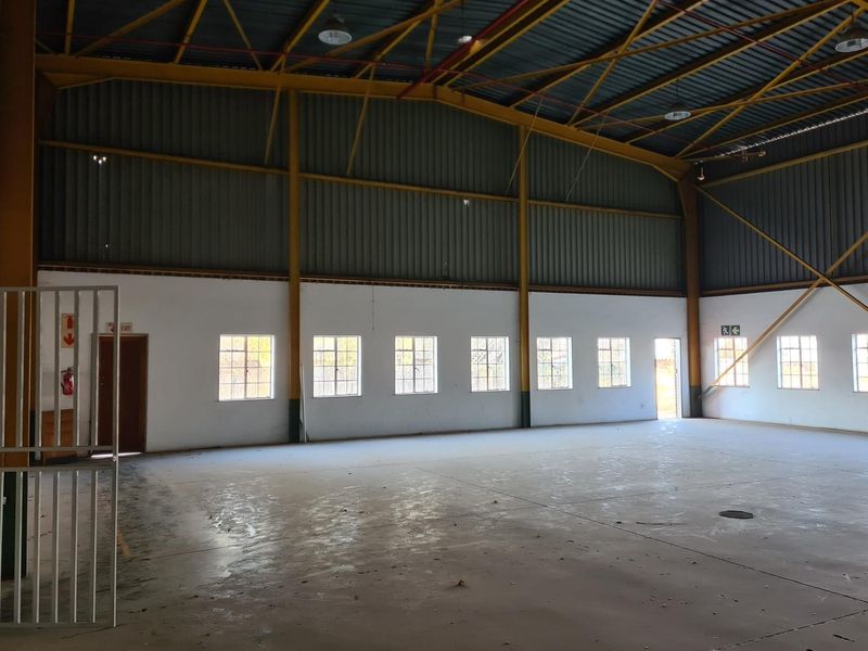 Warehouse Zoned Industrial: Ideal for Manufacturing and Commercial Uses in Nelspruit - Photo 9