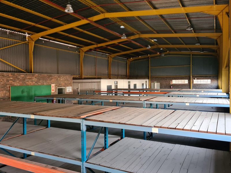 Warehouse Zoned Industrial: Ideal for Manufacturing and Commercial Uses in Nelspruit - Photo 5