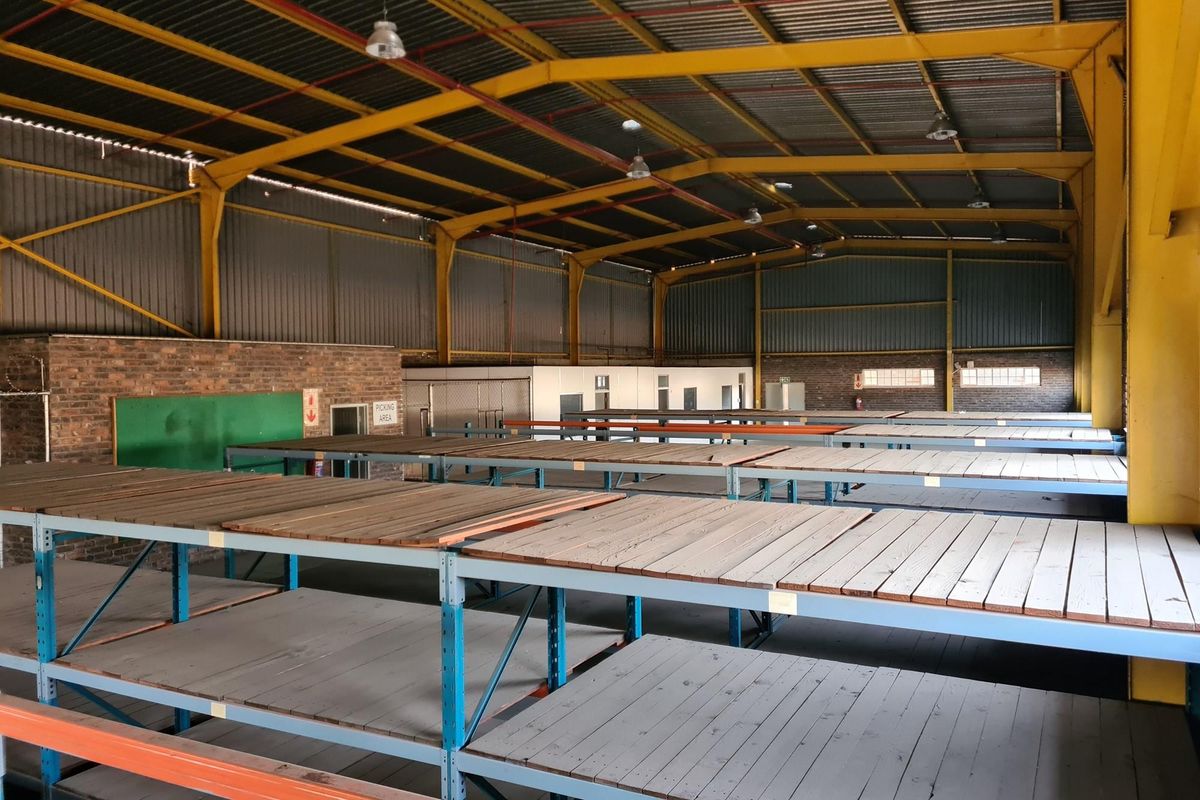 Warehouse Zoned Industrial: Ideal for Manufacturing and Commercial Uses in Nelspruit - Photo 5
