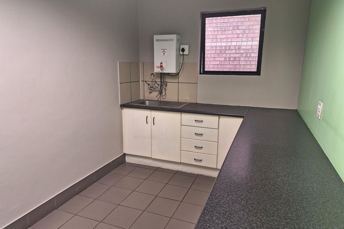 Versatile Commercial Property: Tailor-Made for Your Business in Nelspruit CBD - Photo 4