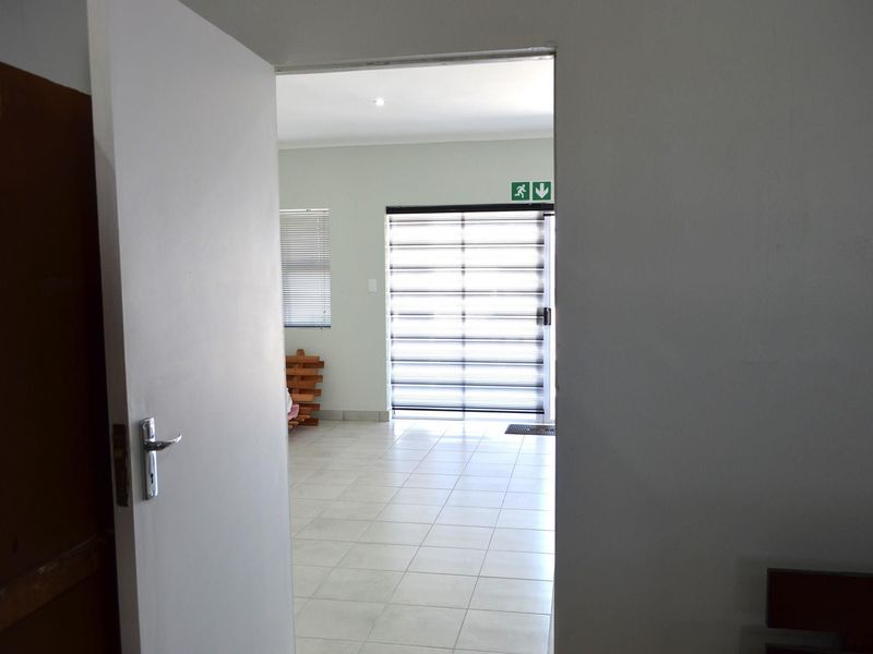 Commercial Property with Studio flat and garage unit for sale Gouritsmond - Photo 8