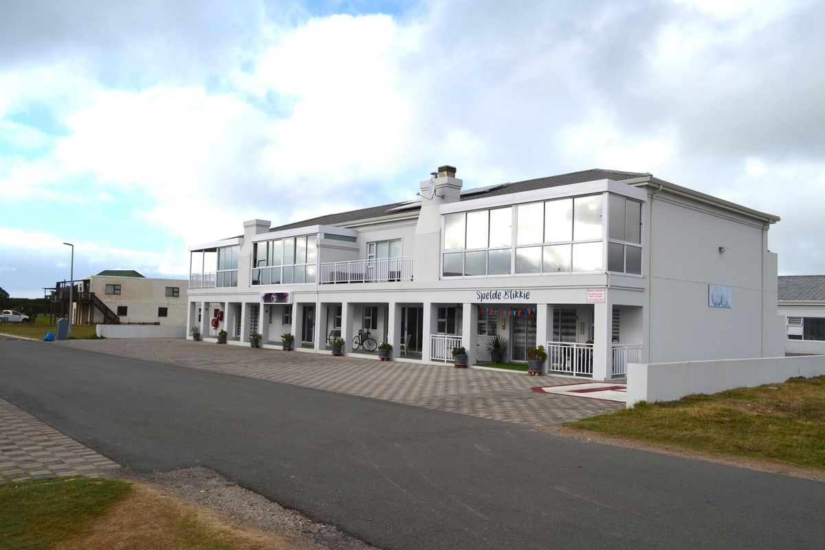 Commercial Property with Studio flat and garage unit for sale Gouritsmond - Photo 4