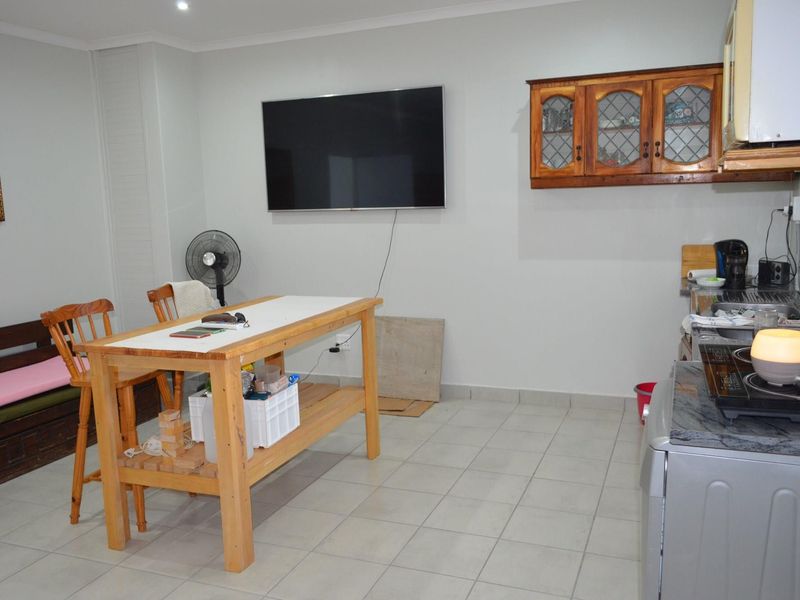 Commercial Property with Studio flat and garage unit for sale Gouritsmond - Photo 10