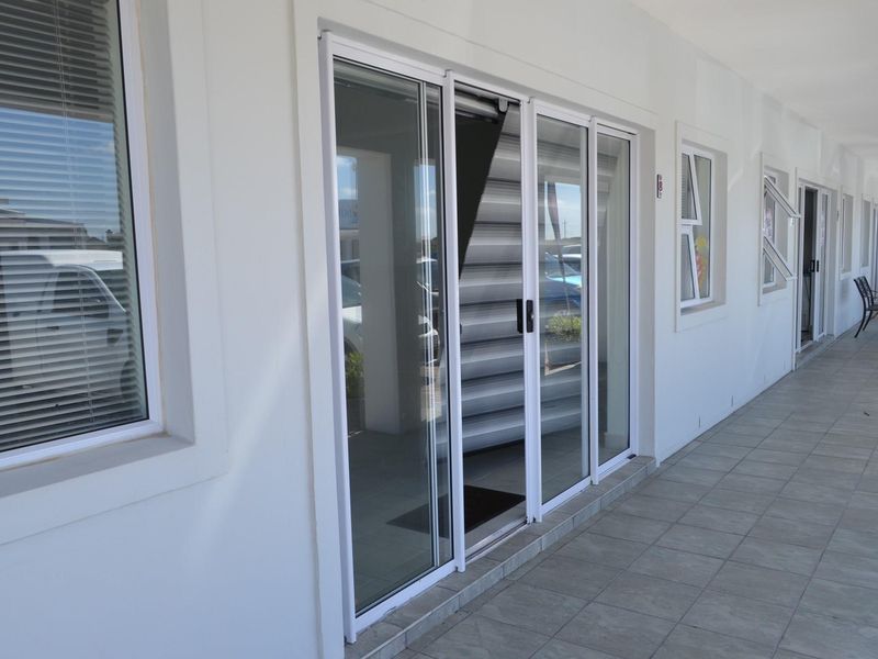 Commercial Property with Studio flat and garage unit for sale Gouritsmond - Photo 5