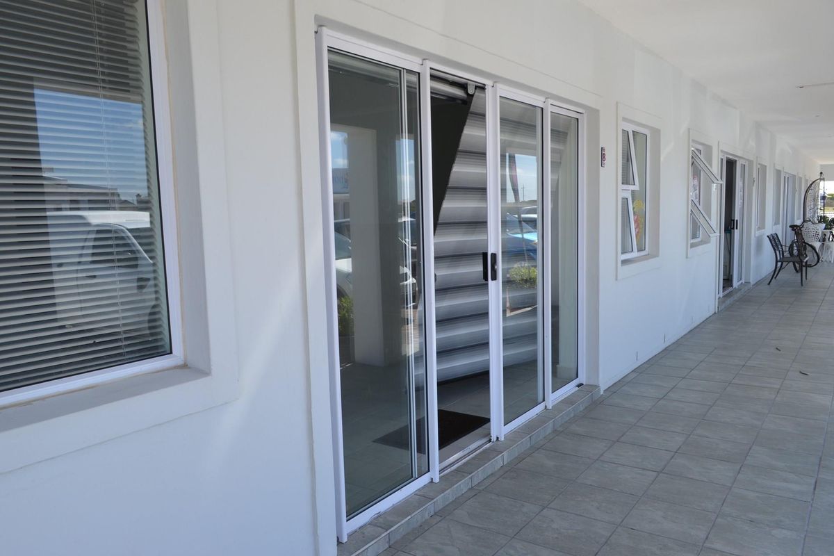 Commercial Property with Studio flat and garage unit for sale Gouritsmond - Photo 5