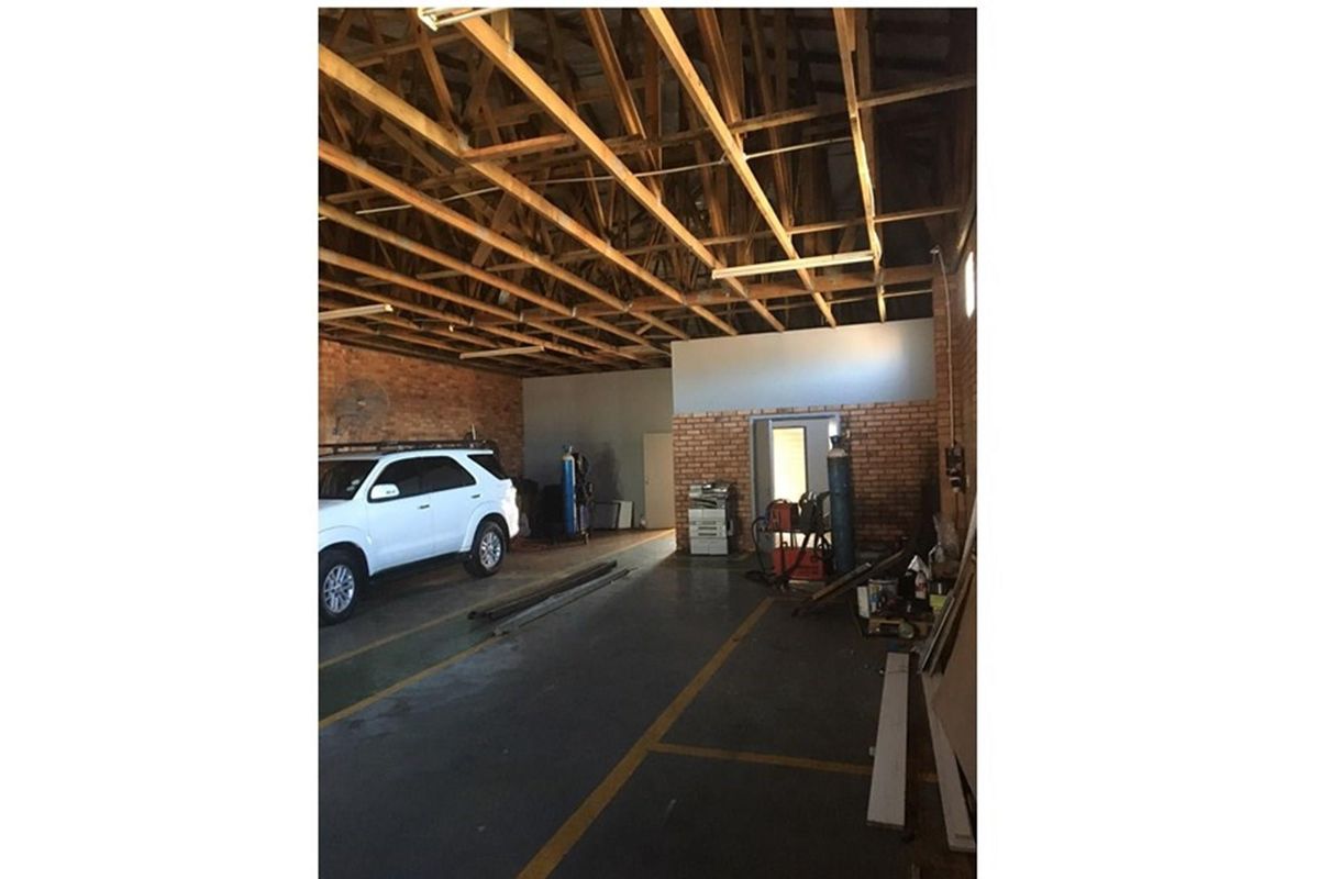 Commercial Unit For Sale In CBD Richards Bay - Photo 2