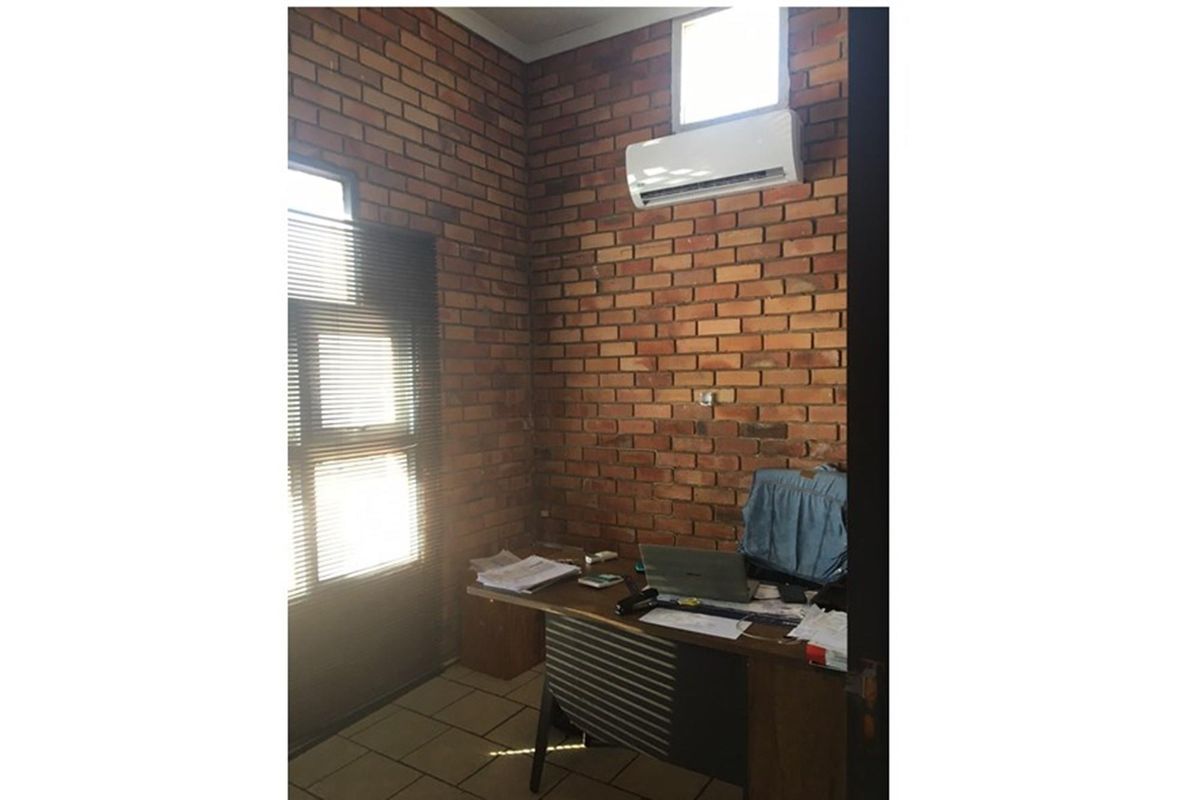 Commercial Unit For Sale In CBD Richards Bay - Photo 5