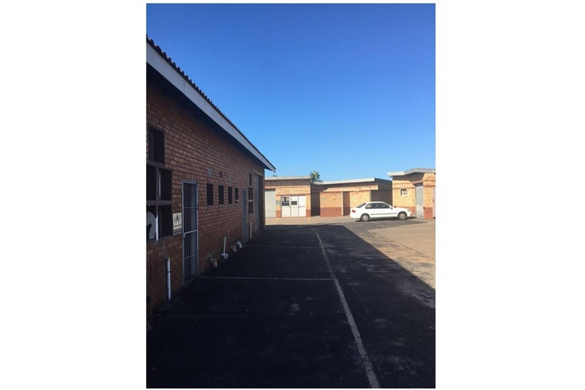 Commercial Unit For Sale In CBD Richards Bay - Photo 3