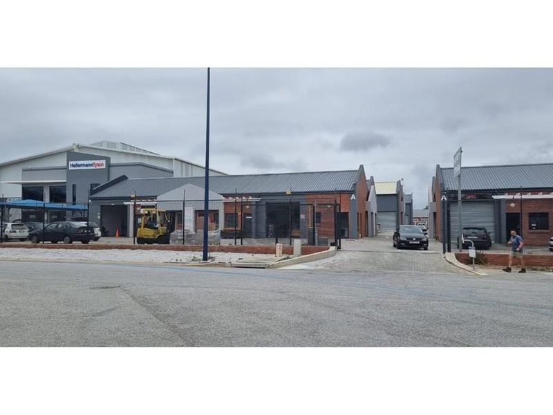 2 Prime warehouses for sale In Popular secure Bus Park: Price is inclusive of vat !!! - Photo 1