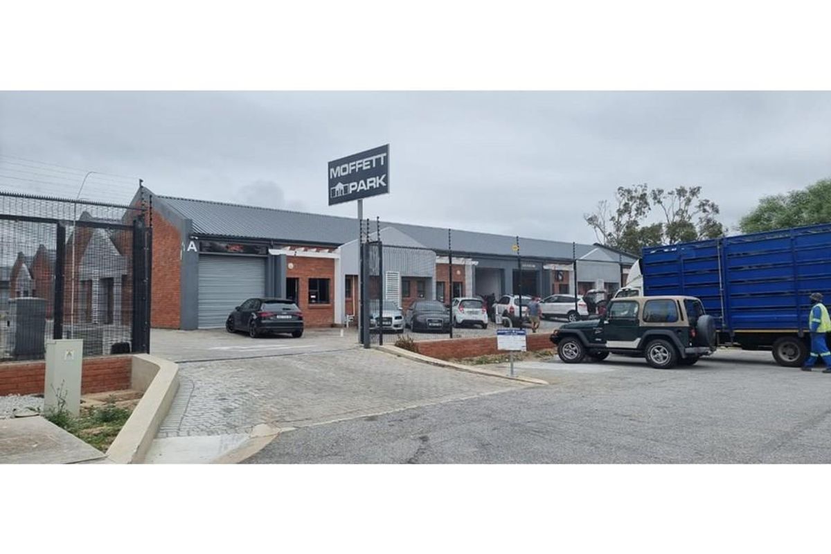 2 Prime warehouses for sale In Popular secure Bus Park: Price is inclusive of vat !!! - Photo 2