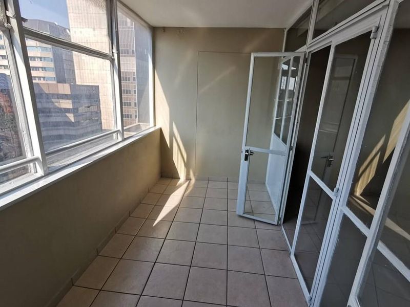 Well Priced Spacious Apartment Complex - Photo 8