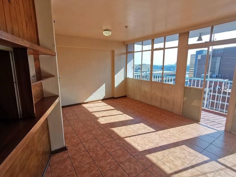 Well Priced Spacious Apartment Complex - Photo 9