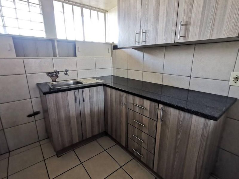 Well Priced Spacious Apartment Complex - Photo 10