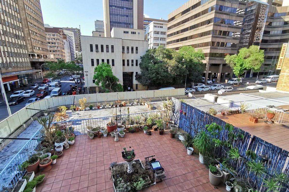 Well Priced Spacious Apartment Complex - Photo 5